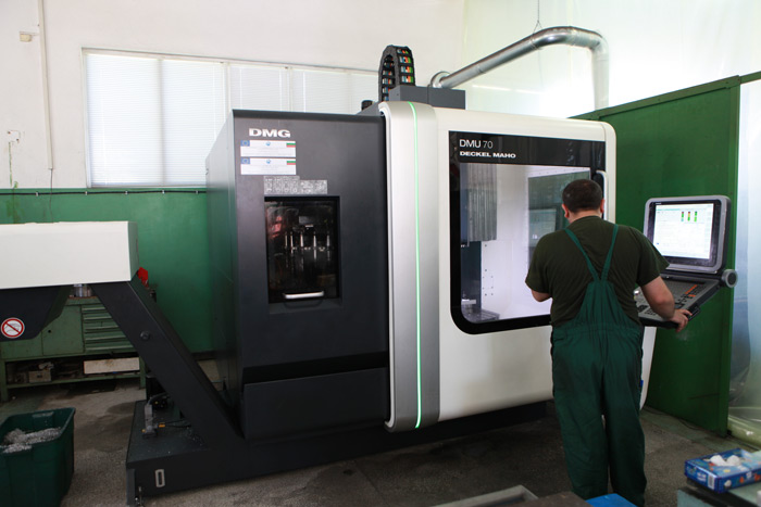 DECKEL MAHO DMU 70 eVolution 5-Axis Machining Center